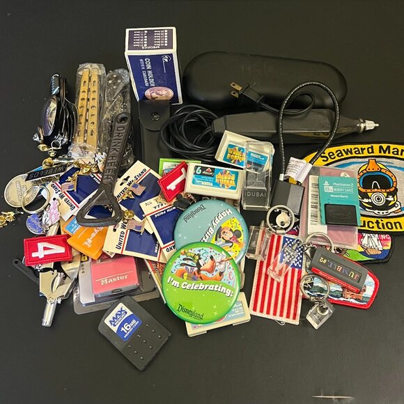 unique finds found inside a storage unit - Picture 1 of 7